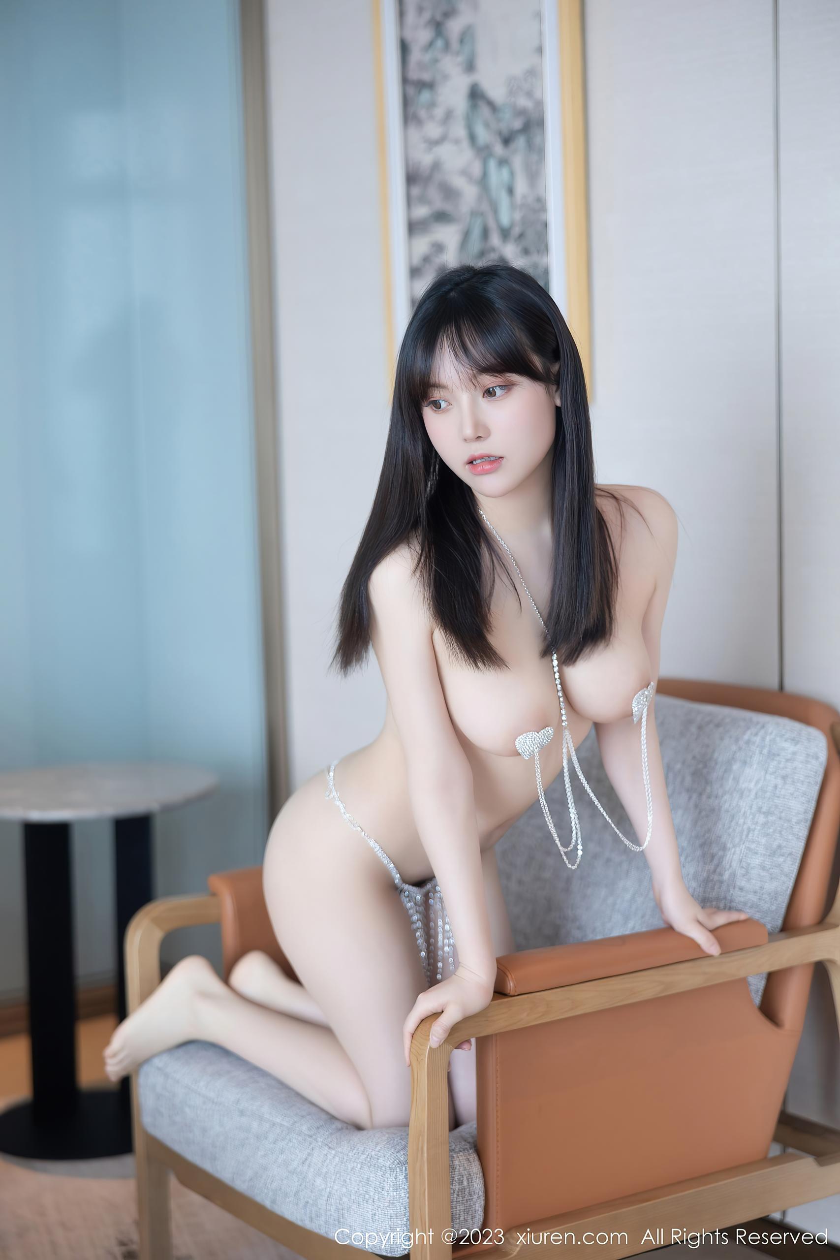 日本三级大乳舌吻！金茂棠前售楼处